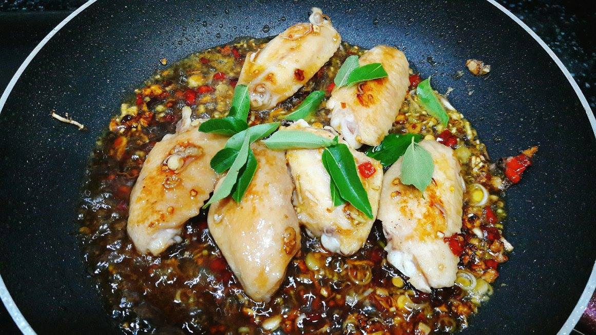 Ayam Masak Serai Ala Thai Simple Akan Buat Anda Tak Keruan 