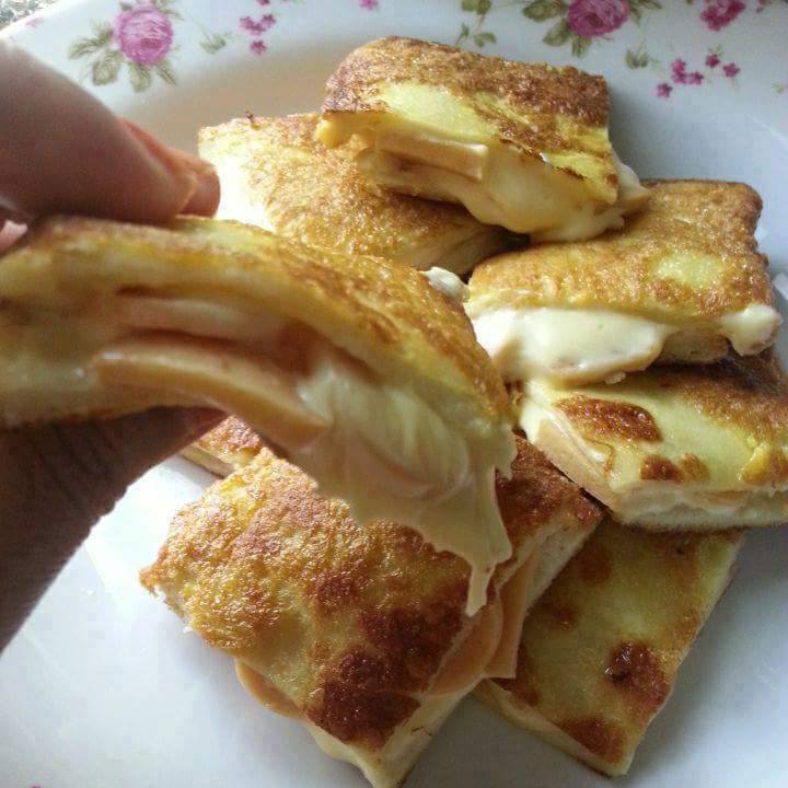 Terkejut Dengan Rasa Roti Goreng Sosej Cheese Leleh Sangat 