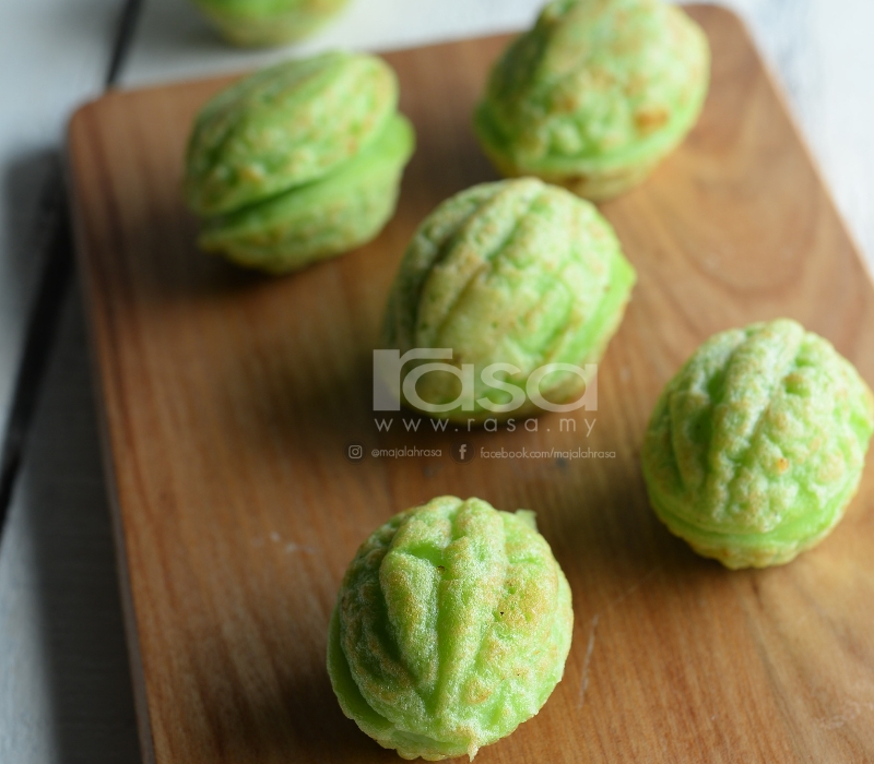 Kuih Pau Goreng Inti Kelapa - Naskah x