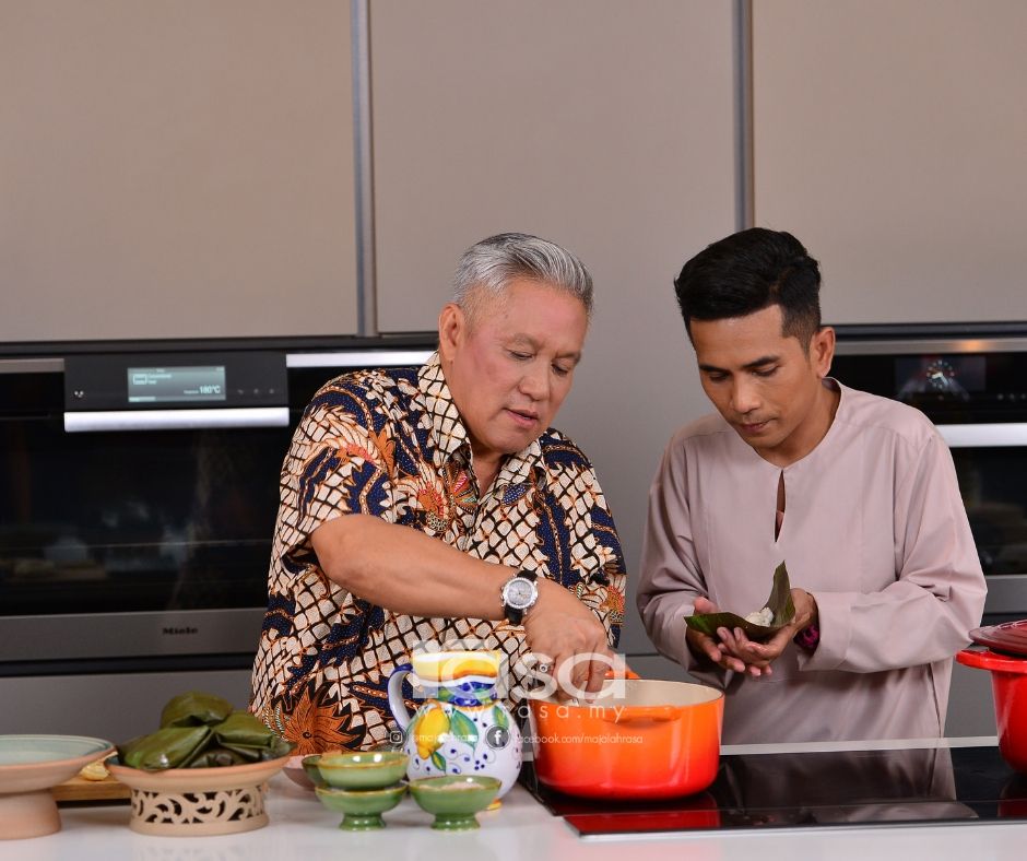 Bell Ngasri Teruja Masak Ayam Percik dan Kuih Nagasari Di Samping Chef Wan