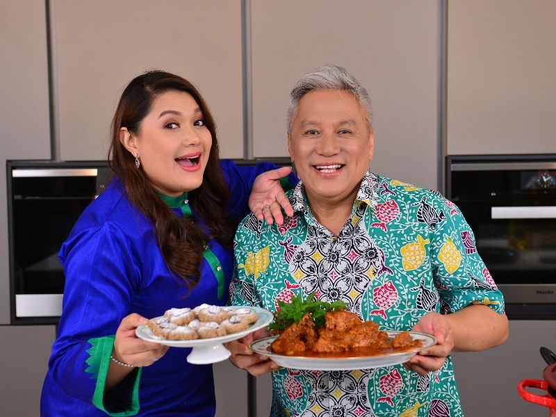 Ayam Berkuah Kacang dan Biskut Pecan Istimewa, Sajian Raya Serina & Papanya Chef Wan