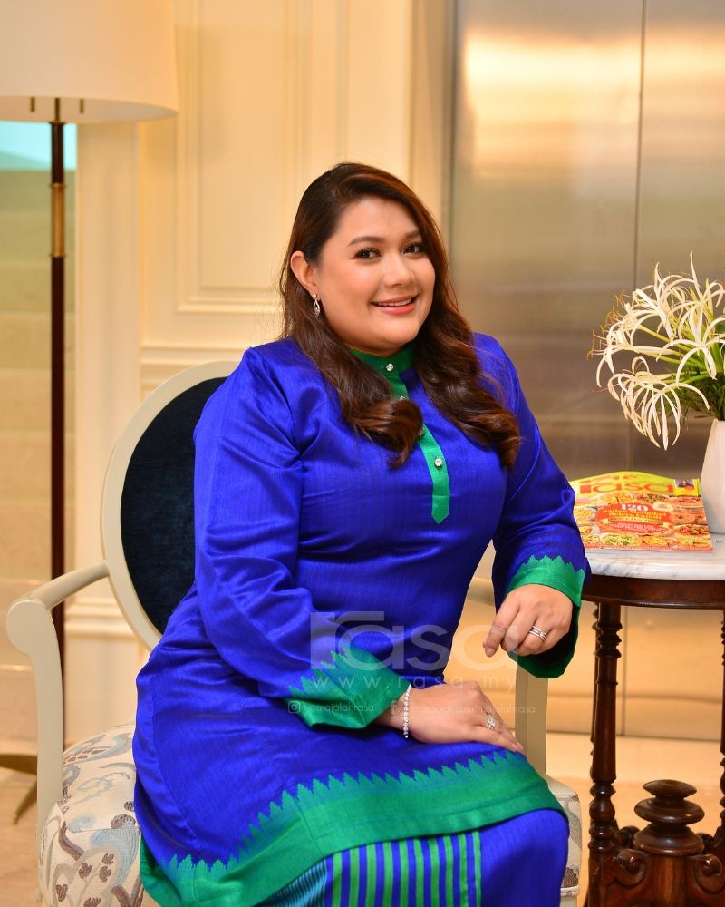 Ayam Berkuah Kacang dan Biskut Pecan Istimewa, Sajian Raya Serina & Papanya Chef Wan