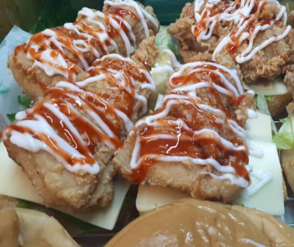 Crispy Chicken Burger, Keenakan Dari Sebuah Lori Klasik