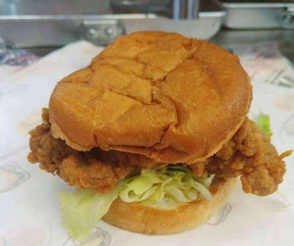 Crispy Chicken Burger, Keenakan Dari Sebuah Lori Klasik