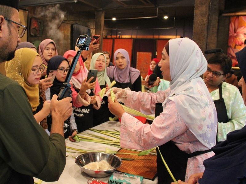 #MasakMasakMudah Bersama Adibah Noor Menghidupkan Tradisi Memasak Menu Tradisional Melayu 