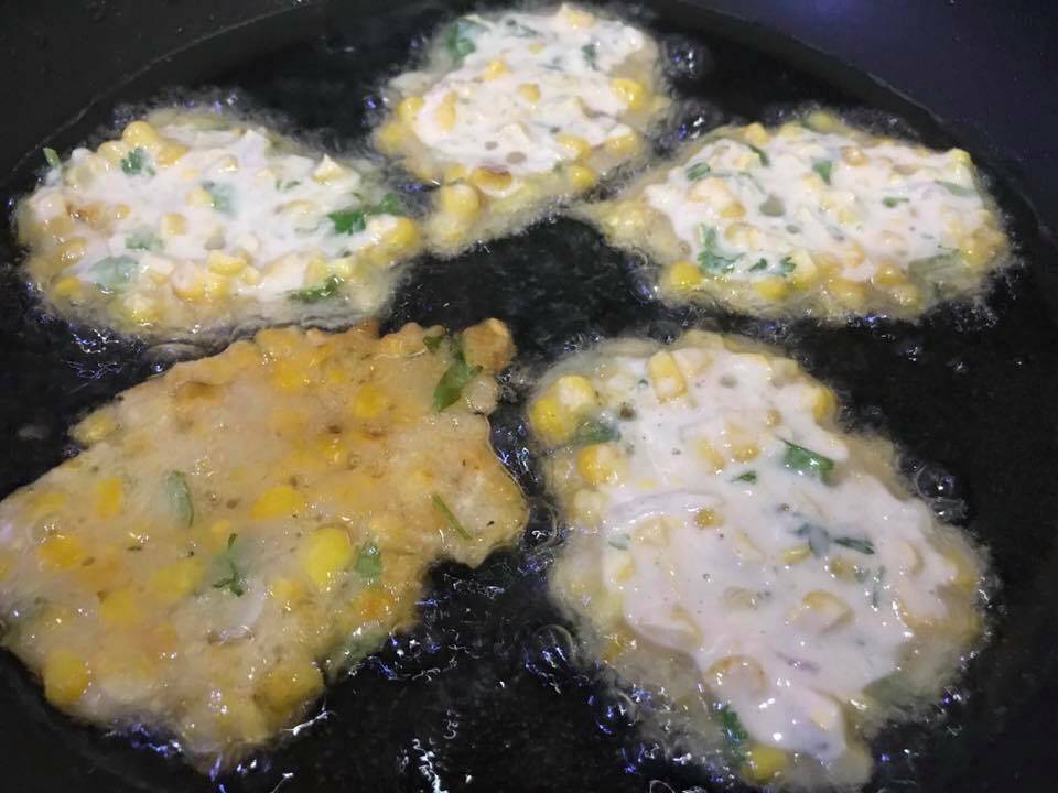 Cara Mudah Buat Cucur Jagung Sedap & Rangup.