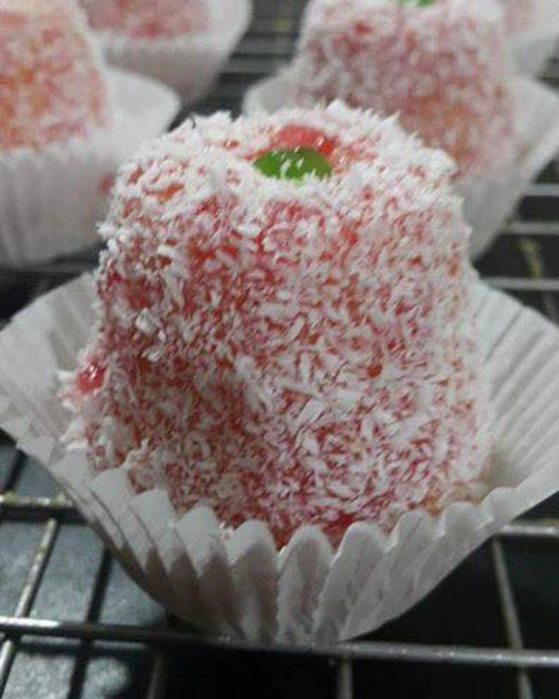 Kek Madeline Rasa Mentega, Strawberi & Kelapa Kering…Gabungan Yang Sungguh Enak