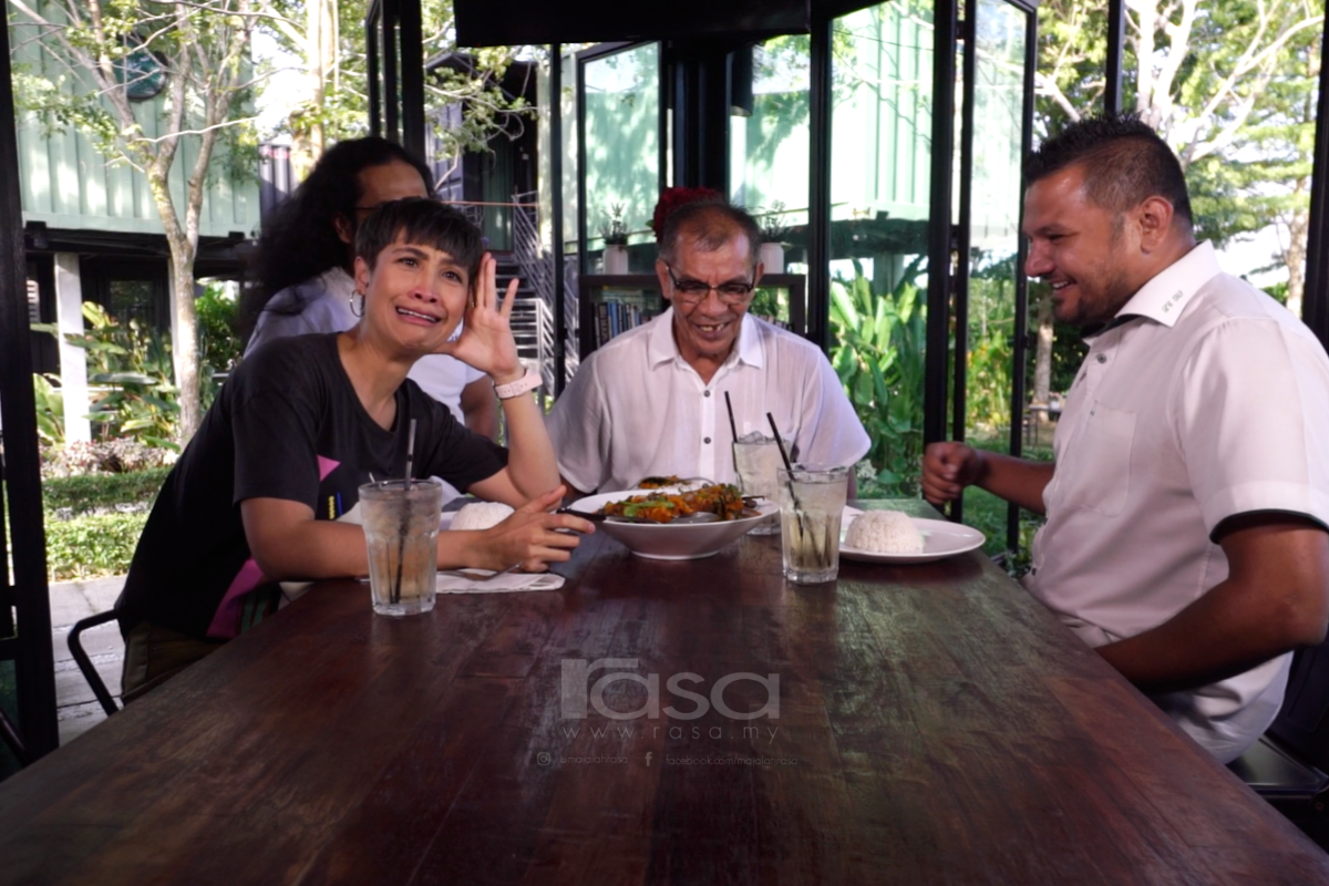 Rasa Anak Emak Anak Bapak: Ozlynn Kongsi Resipi Kari Kepala Ikan Paling Sedap.