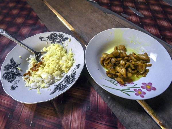 Kulit Ayam Dari Kantin Sekolah Jadi Lauk Harian