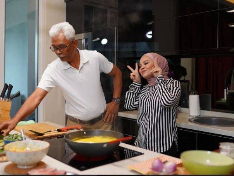 Rasa Anak Emak Anak Bapak: Siti Sarah Kongsi Resipi Ikan Patin Tempoyak Kegemaran Abahnya.