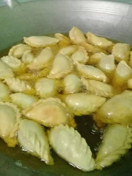 Cara Buat Kulit Karipap Sedap & Rangup Walau Dah Sejuk