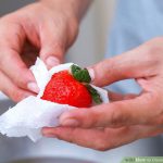 aid2947423-v4-728px-Clean-Strawberries-Step-4-Version-3