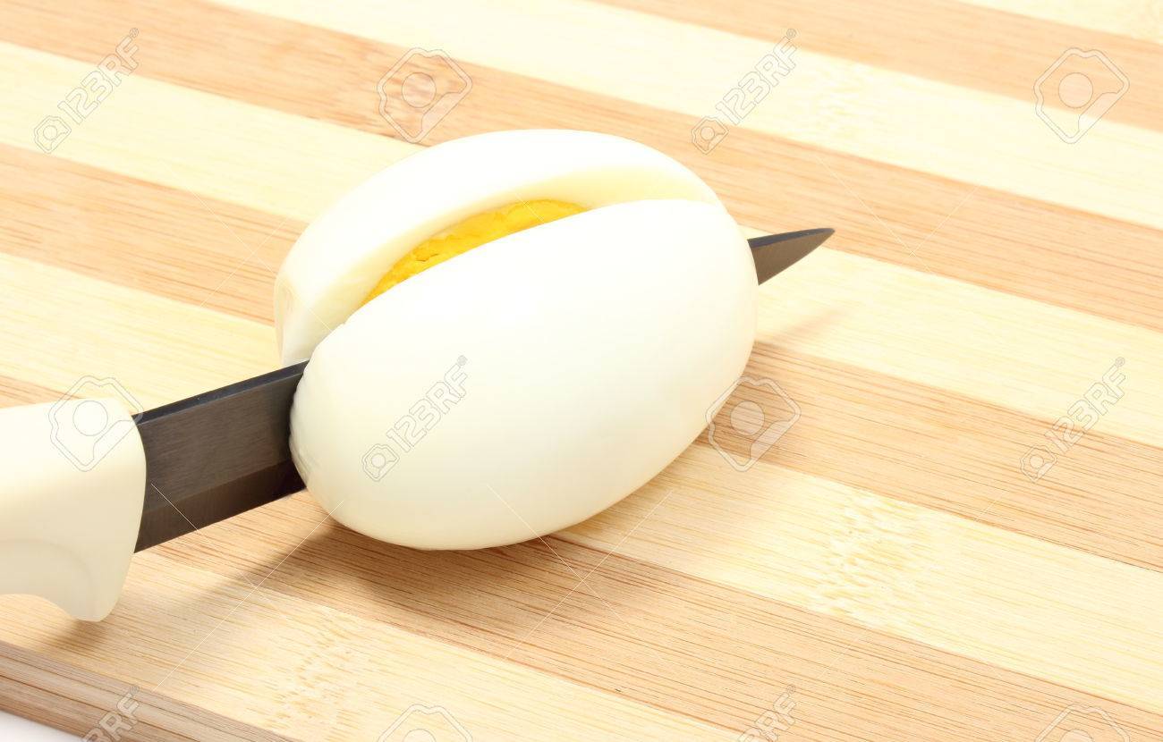 Ini 3 Cara Senang Potong Telur Rebus Cantik & Tak Hancur.