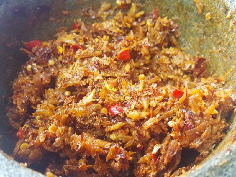 Goreng Dan Tumbuk, Sambal  Ekspres Empat Bahan Aje