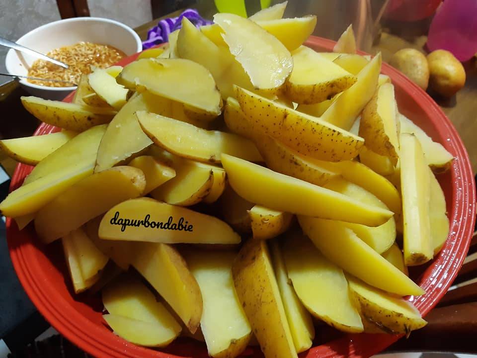 5kg Kentang Kos Tak Sampai RM15. Ini Cara Buat Cheesy Wedges Homemade Paling Jimat.