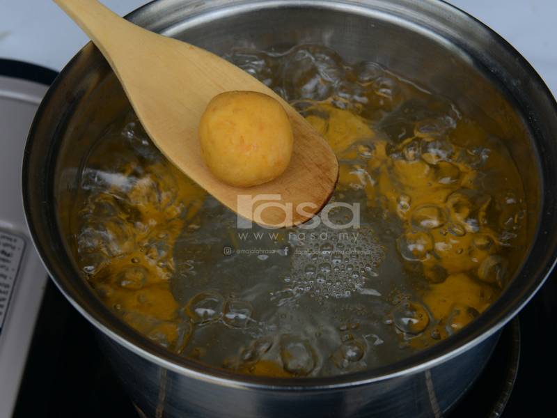 Buat Sendiri Kuih Onde-Onde Keledek, Lebih Sedap & Lebih Jimat.