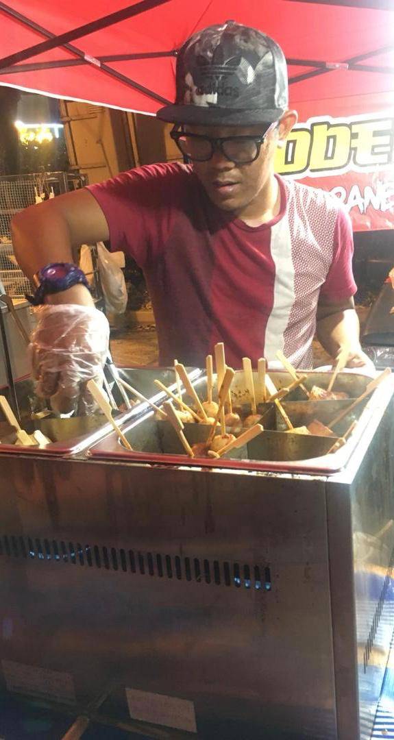 Odeng Topoi, Oden Viral Dengan Kuah Gabungan Asam Pedas & Tomyam