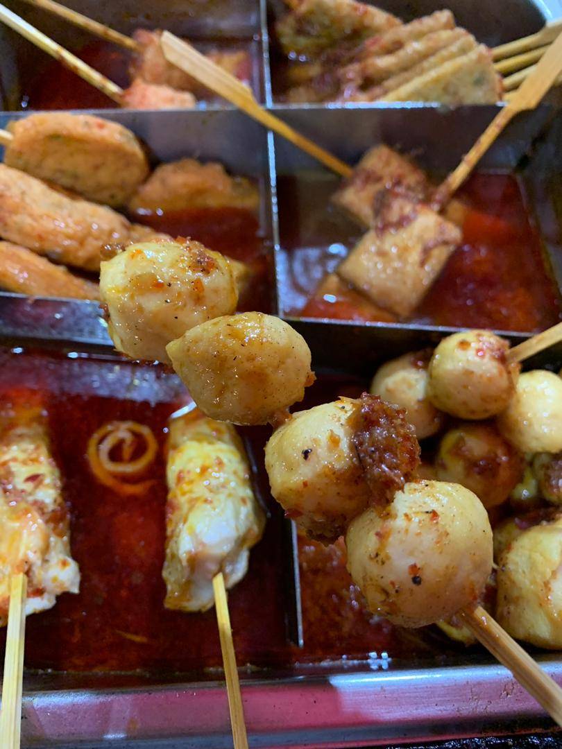 Odeng Topoi, Oden Viral Dengan Kuah Gabungan Asam Pedas &#038; Tomyam