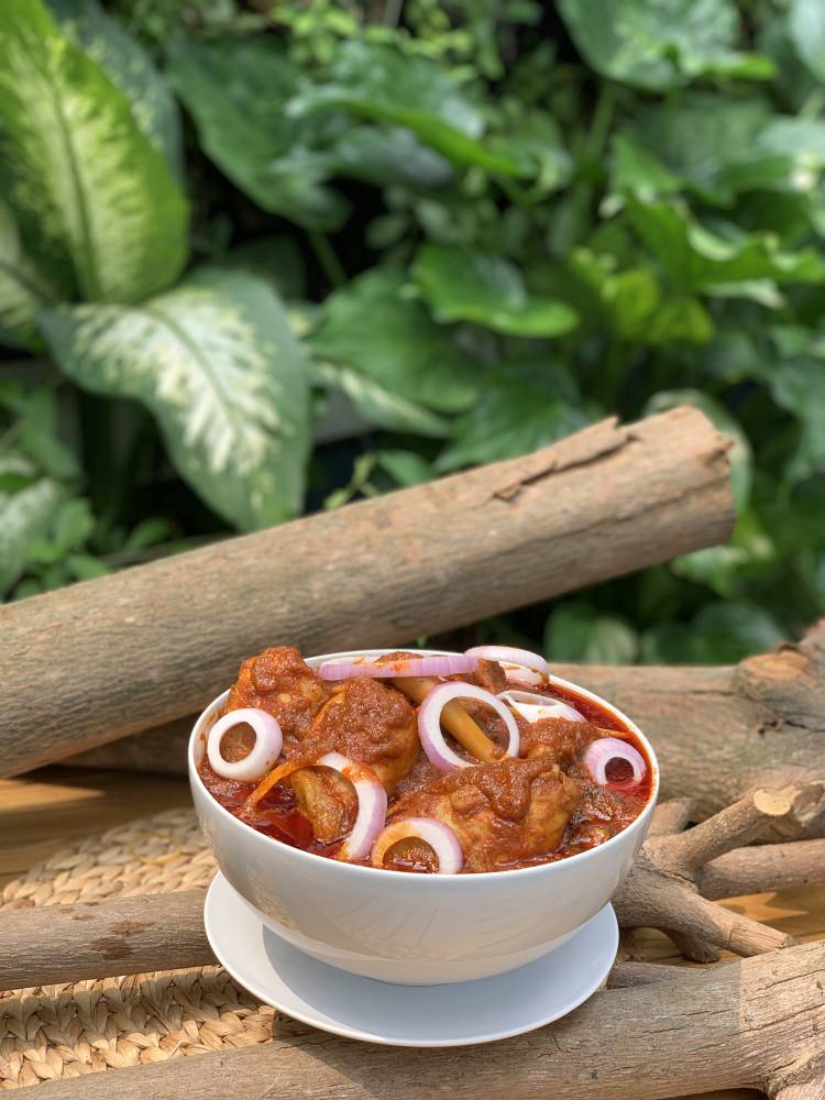 Azmi Masak Lauk Kegemaran Ibunya, Ayam Masak Merah