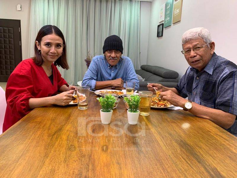 Cik Manggis Dapat Pujian Ayah, Markah Hebat Masakan Mi Bandungnya