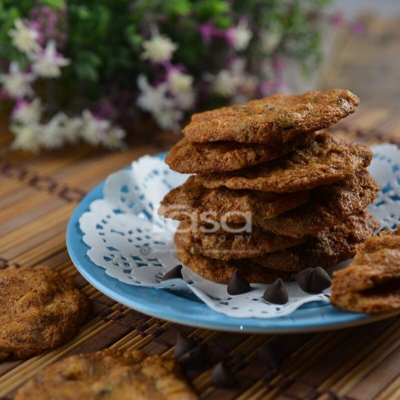 Semerbak Bau Biskut Coklat Dengan Campuran Badam, Oat, Kismis