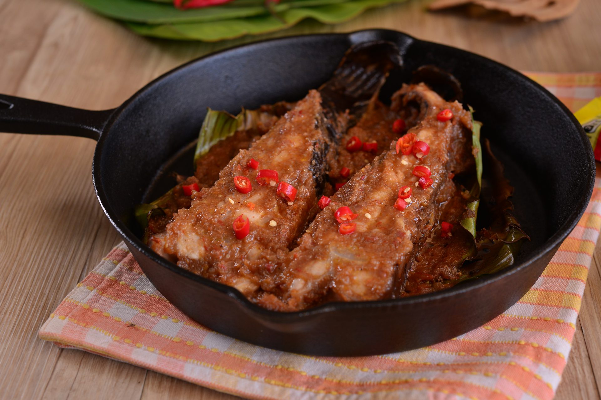 Sedapnya Ikan Pari Bakar Bersambal, Layan Sungguh Makan Dengan Nasi Panas