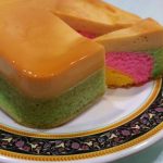 Kek Karamel Pelangi Buat Terliur Nak Makan