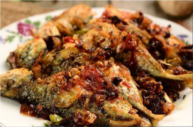 Ini 4 Menu Sambal Ikan Cili Padi Pedas & Garing, Memang Power.