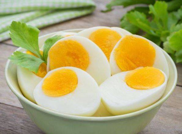 3 Cara Potong Telur Dengan Sempurna & Tak Hancur