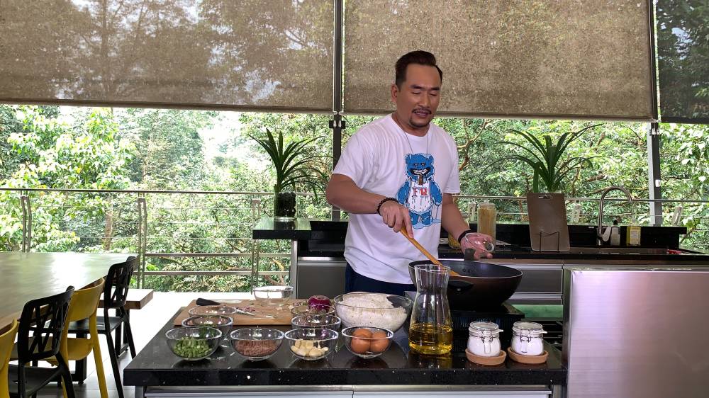 Dato’ AC Mizal Kongsi Resipi Nasi Goreng Belacan Seafood Paling Mudah
