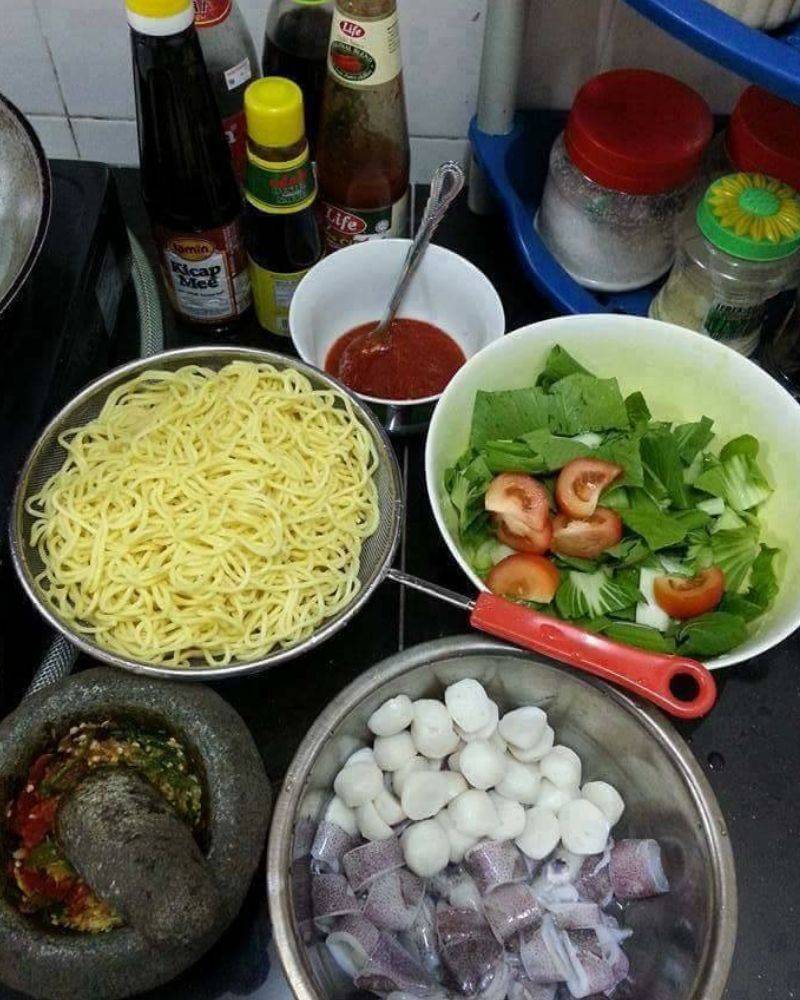 Mi Goreng Basah, Cepat Aje Licin Pinggannya