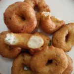 Ulundu Vadai, Perang Rangup Di Luar. Putih Lembut Di Dalamnya.