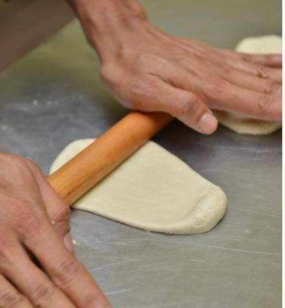 Cara Buat Roti Inti Kari Ayam Kentang Yang Sedap &#038;Gebu.