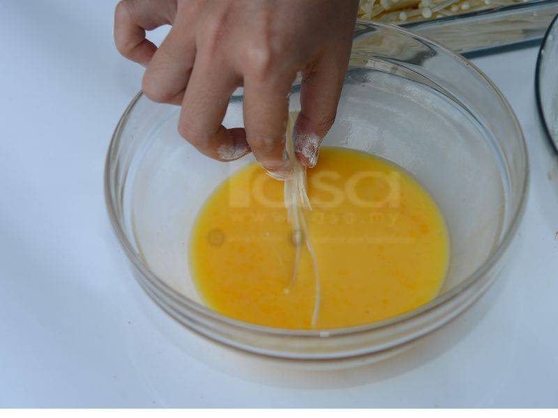 Buat Sendiri Cendawan Inoki Goreng Celup Tepung, Makan Puas & Jimat.
