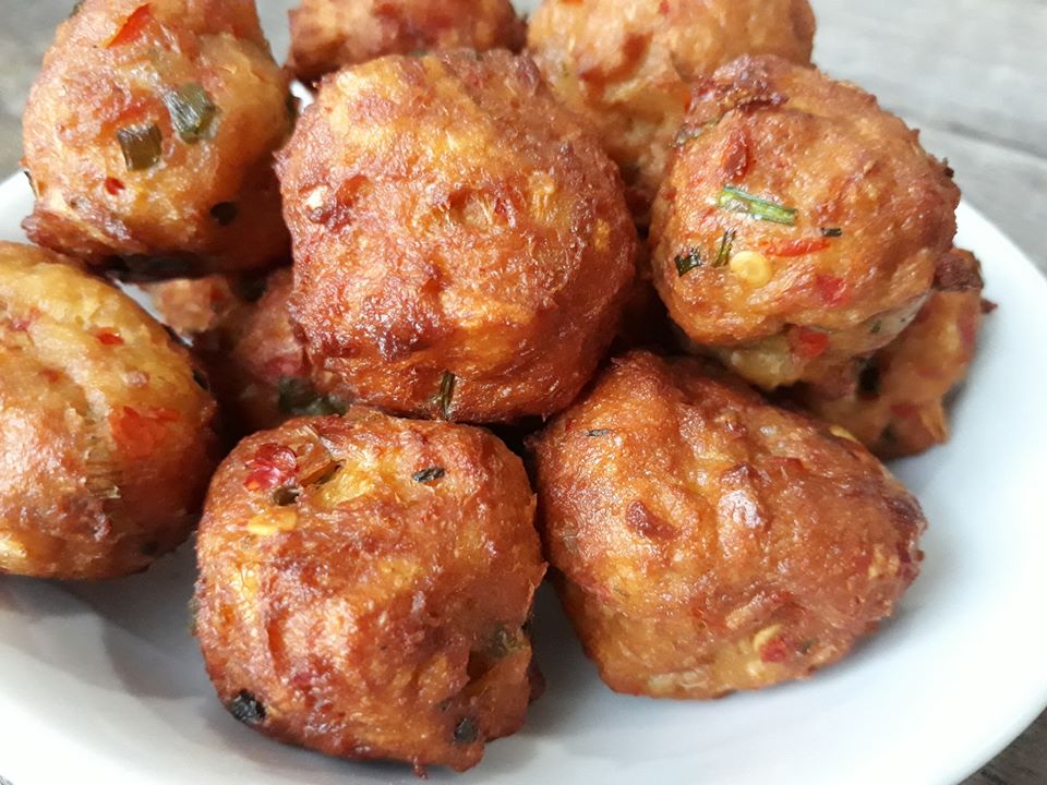 Buat Cucur Sedap Guna Lebihan Roti. Rangup & Sangat Mudah.