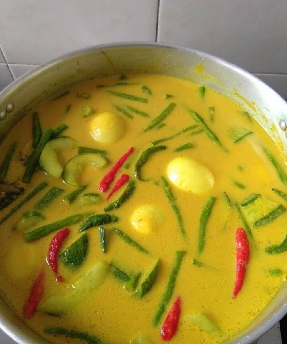 Resipi Gulai Kuning Nasi Berlauk Kelantan, Sedap&#8230; Ada Sambal, Sayur &#038; Telur Rebus