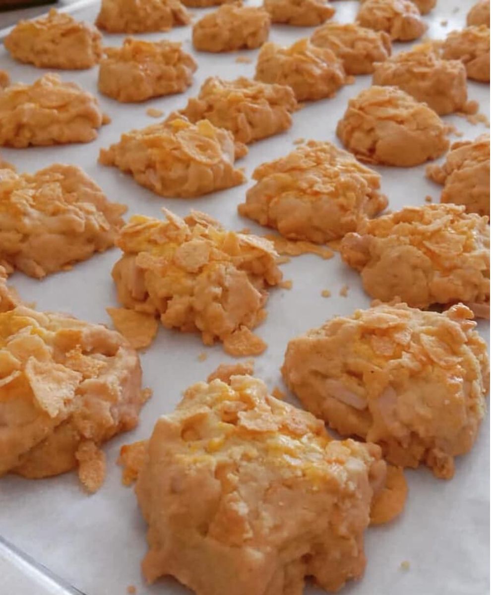 Biskut Cornflakes Tambah Badam , Memang Super Crunchy Lah .
