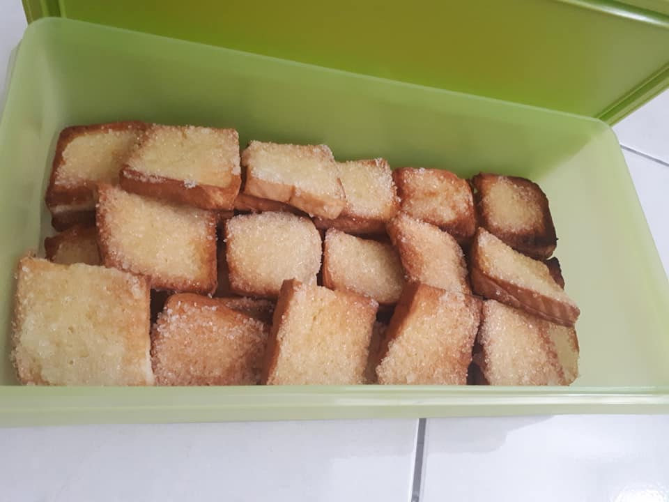 Kreatif Lelaki Ni, Olah Roti Jadi Biskut Kering Bergula Yang Sangat Best