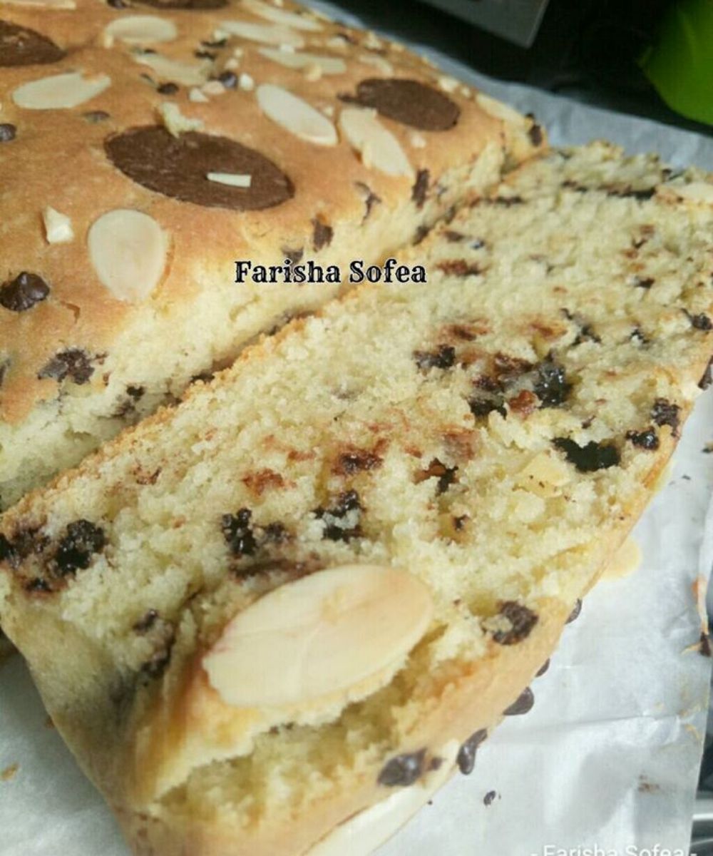 Kek Congo Bars… Kek Lembut Gebu Tabur Aje Badam & Coklat Coin Atasnya.