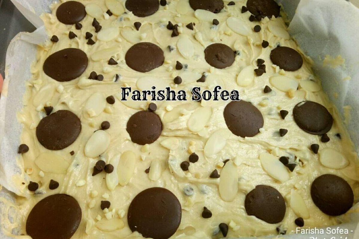 Kek Congo Bars… Kek Lembut Gebu Tabur Aje Badam & Coklat Coin Atasnya.