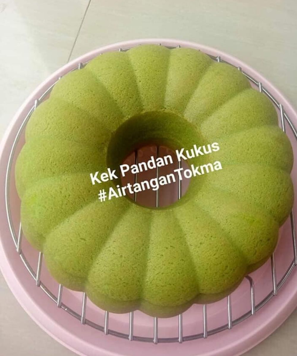 Kek Pandan Kukus Lembut & Lembab. Aroma Pandan Mewangi