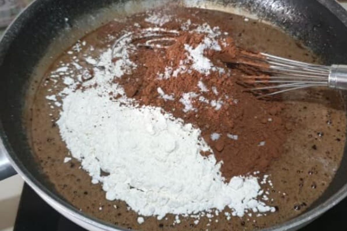 Home Baker Ini Tunjuk Langkah Buat Brownies Meletop. Resipi Dia Buat Berniaga.