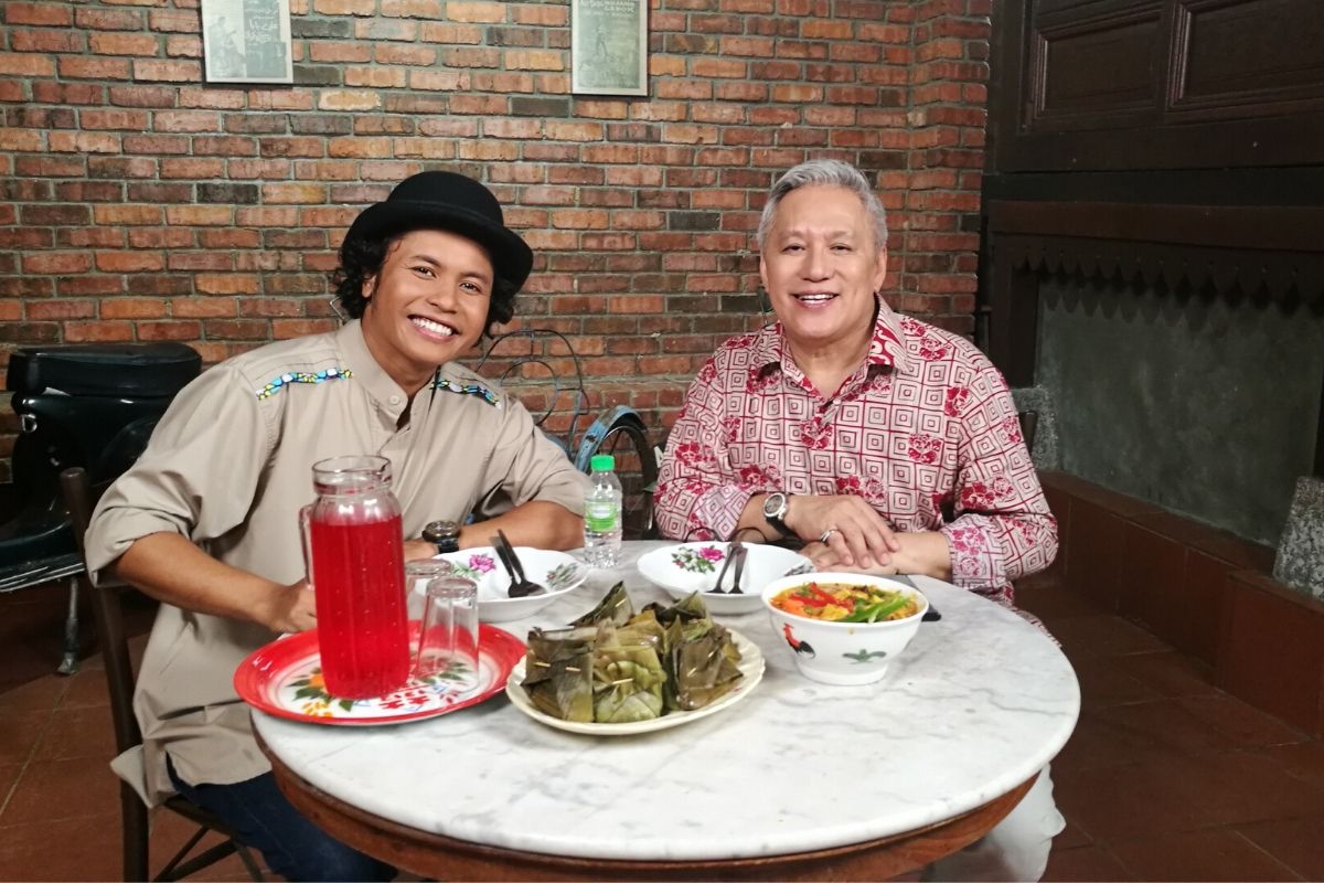 Datuk Chef Wan dan Hafiz Suip Masak Bubur Pedas dan Kuih Bongkol Sarawak.
