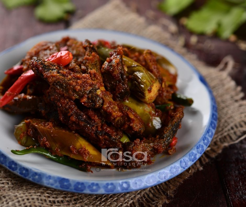 Daging Goreng, Lauk Sedap Makan Dengan Nasi Himpit