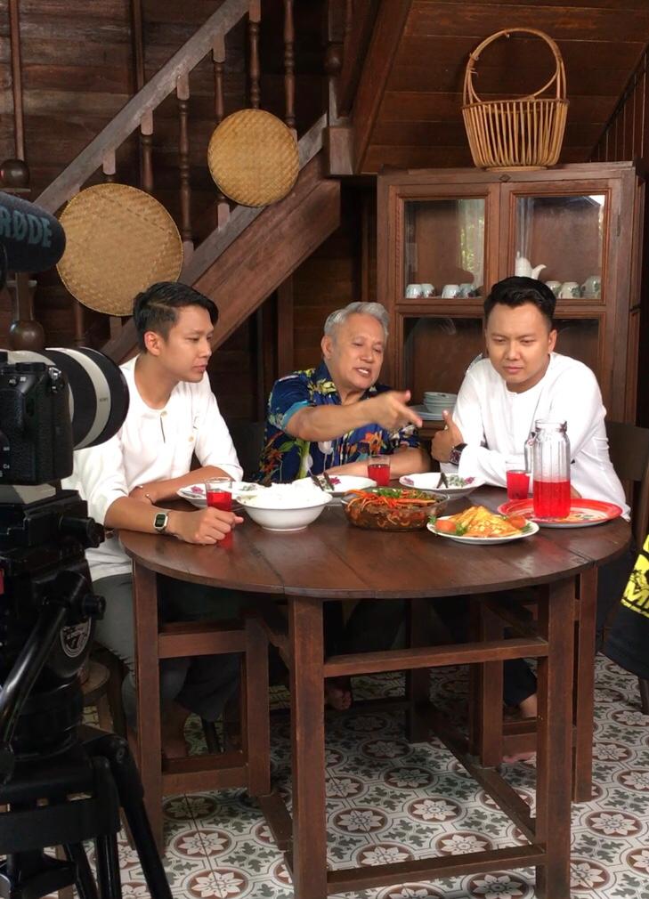 Datuk Chef Wan,Falyq Dan Radin Masak Bersama Ayam Masak Halia & Roti Sardin Salut Telur