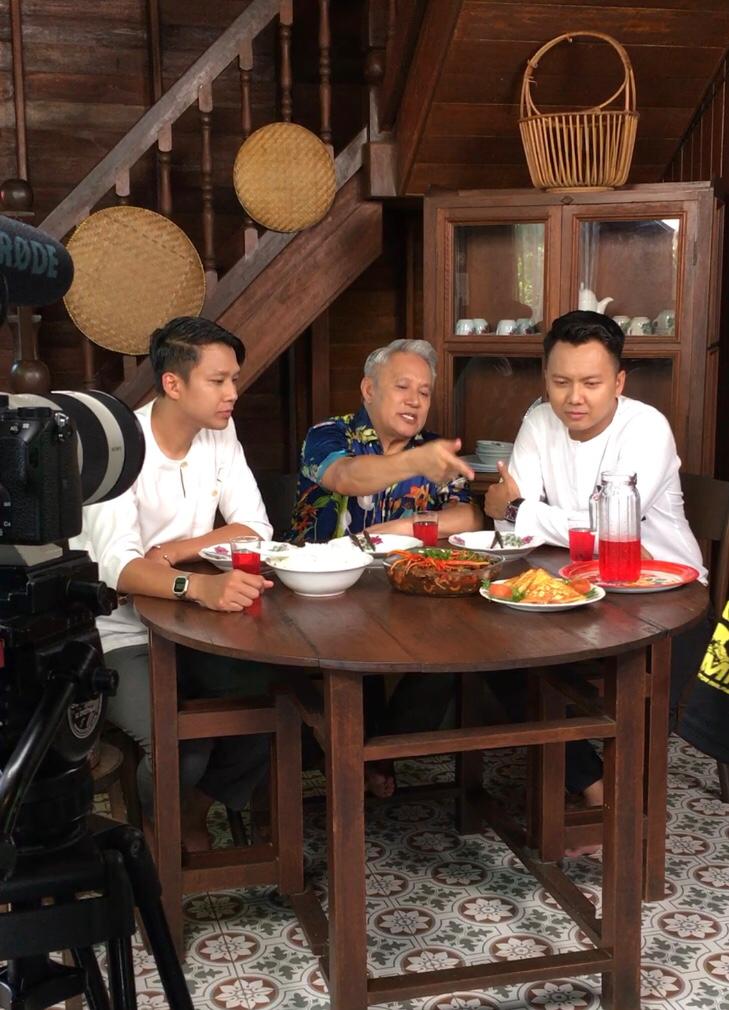 Datuk Chef Wan,Falyq Dan Radin Masak Bersama Ayam Masak Halia &#038; Roti Sardin Salut Telur