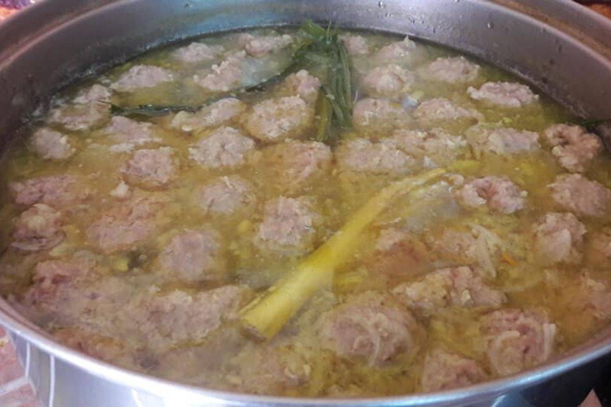 Kuah Bakso Indonesia Original & Sambal Kicap, Sedap Makan Dengan Mi.