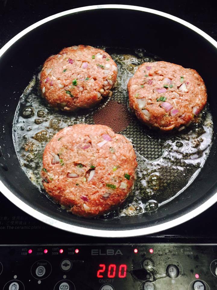 Beef Patties Homemade Lebih Puas Makan