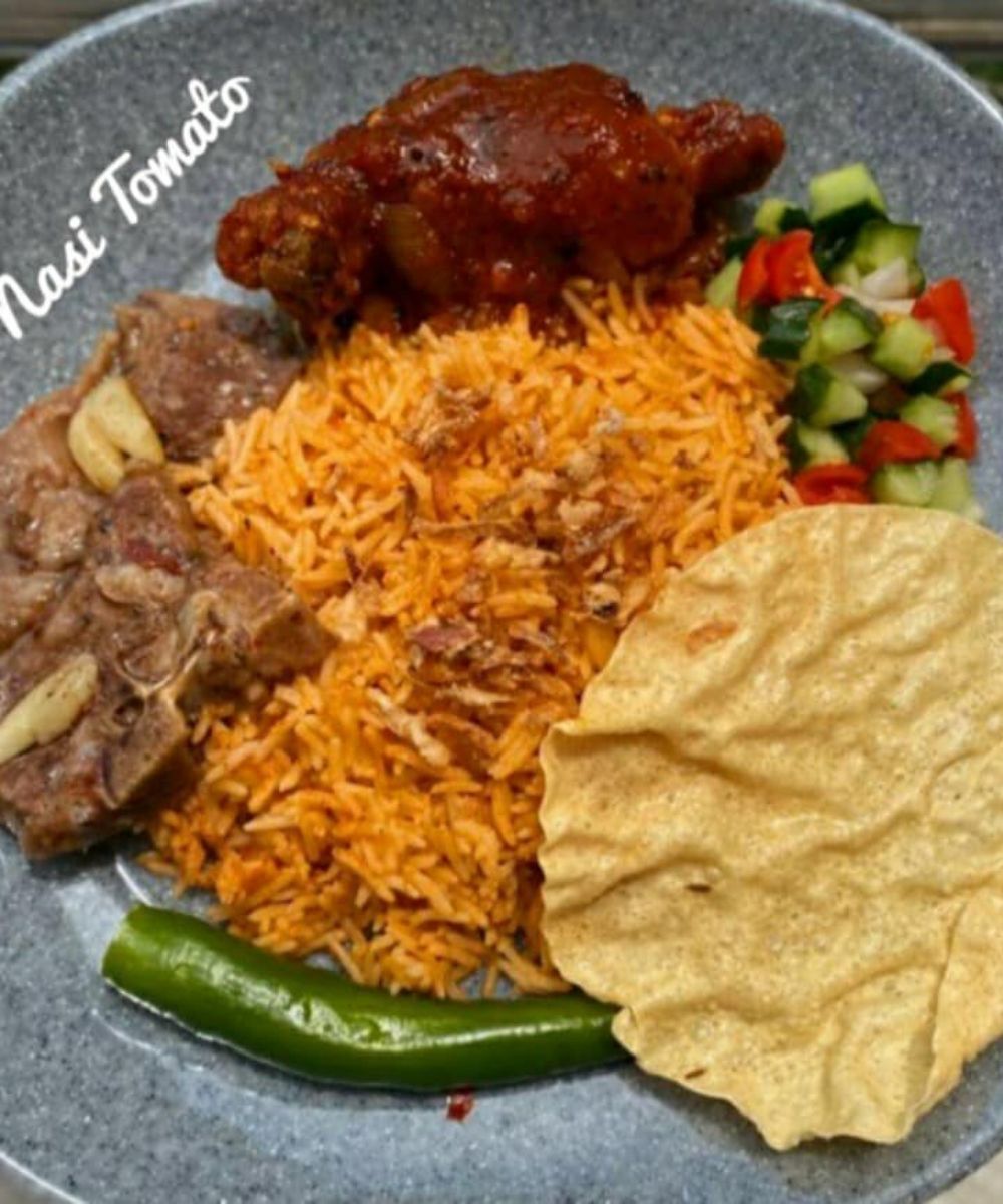 Nasi Tomato Simple Aje, Lengkapkan Dengan Kambing Bakar & Ayam Masak Merah