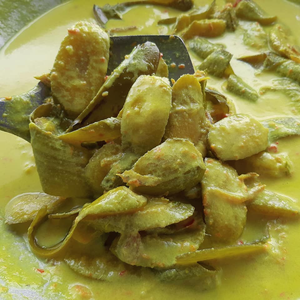 Resipi Pisang Muda Masak Lemak Cili Api Campur Bilis &#038; Tempoyak, Memang Terbaik!